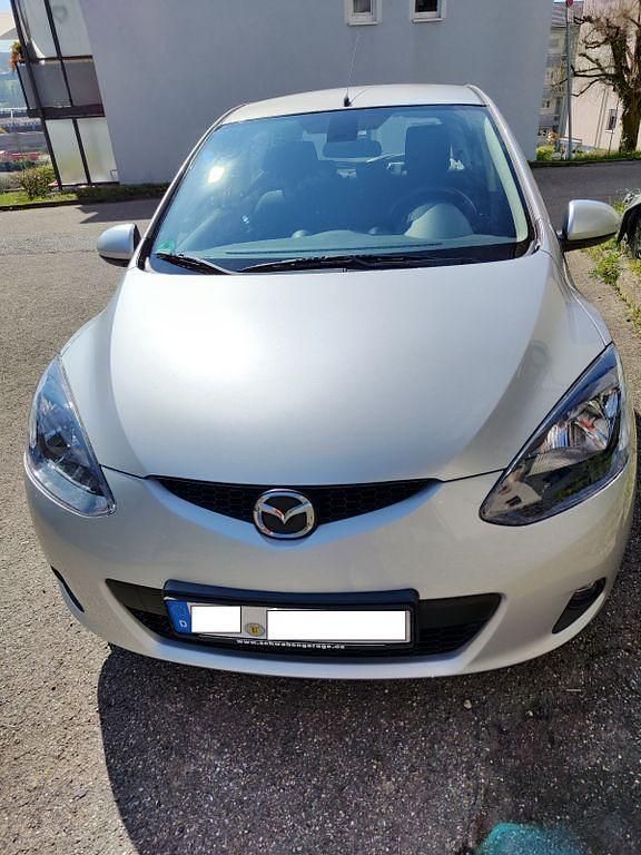 Gebraucht Mazda 2 Inclusive 103 PS (75 kW) 2008 Silber Kleinwagen