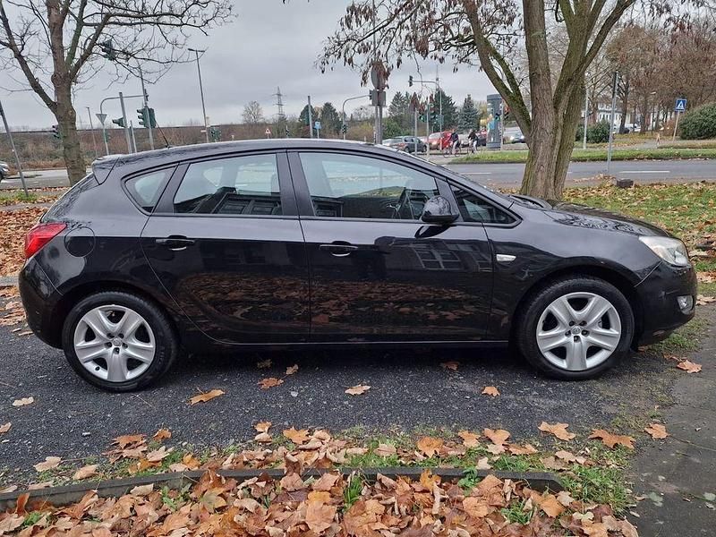 Gebraucht Opel Astra Edition 101 PS (74 kW) 2010 Schwarz Limousine