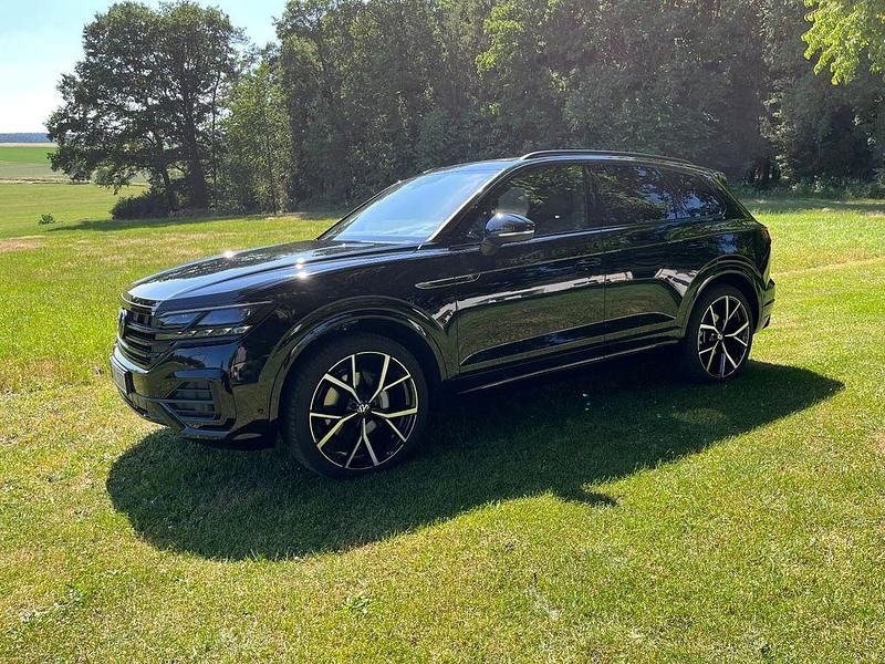Schwarz Gebraucht 2023 VW Touareg R-line SUV | 70.999 € (Fairer Preis) - Bild 1/4