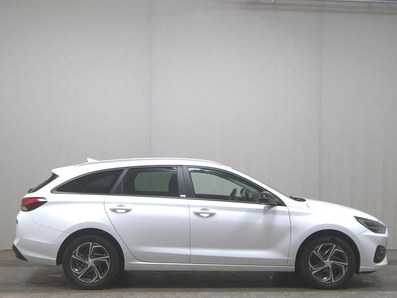 Gebraucht Hyundai i30 Intro Edition 116 PS (85 kW) 2020 Weiss Kombi
