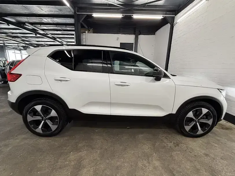 Gebraucht Volvo XC40 Plus 163 PS (119 kW) 2025 Crystal white / metallic SUV