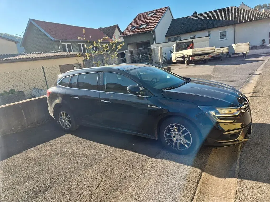 Gebraucht Renault Mégane Bose Edition 131 PS (96 kW) 2018 Schwarz Limousine