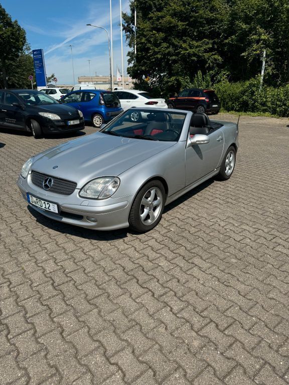 Silber Gebraucht 2002 Mercedes SLK230 Cabrio | 8.500 € (Fairer Preis) - Bild 1/4