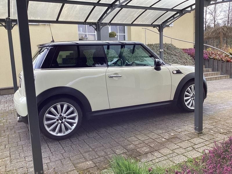 Gebraucht Mini Cooper D Chili 111 PS (81 kW) 2011 Weiß Kleinwagen
