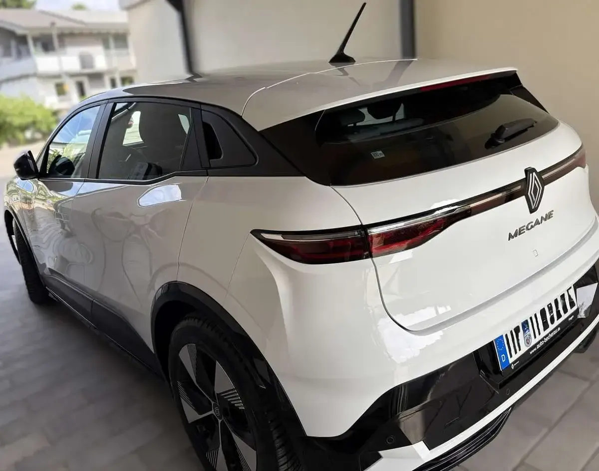Usado Renault Megane E-Tech 160 kW (218 CV) 2023 Blanco Berlina