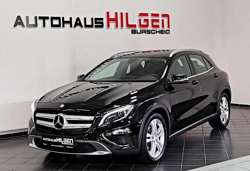 Schwarz Gebraucht 2017 Mercedes GLA200 SUV | 20.950 € (Fairer Preis) - Bild 1/4