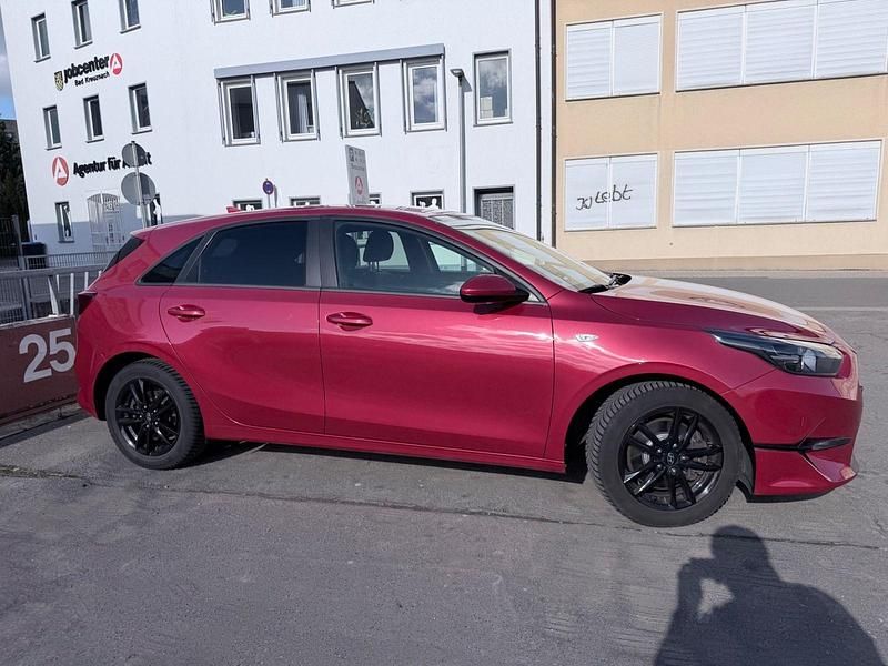 Gebraucht Kia Ceed Vision 101 PS (74 kW) 2022 Rot Kleinwagen