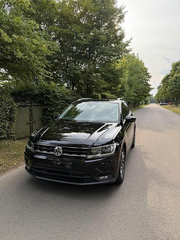 Schwarz Gebraucht 2018 VW Tiguan Sound SUV | 15.800 € (Superpreis) - Bild 1/4