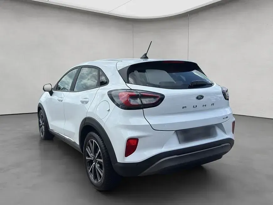 Gebraucht Ford Puma Titanium 125 PS (91 kW) 2022 Weiß SUV