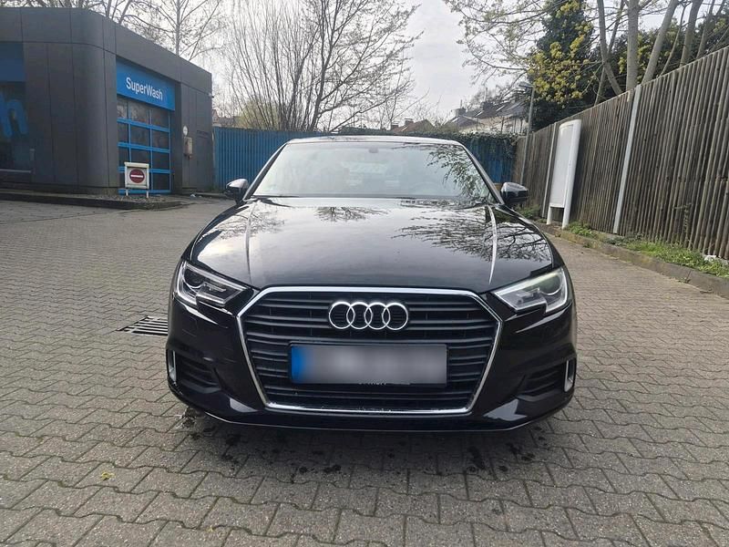 Gebraucht Audi A3 116 PS (85 kW) 2018 Schwarz Limousine