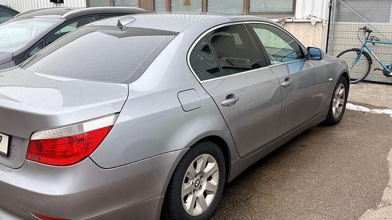 Grau Gebraucht 2005 BMW 530 Limousine | 4.000 € (Superpreis) - Bild 1/4