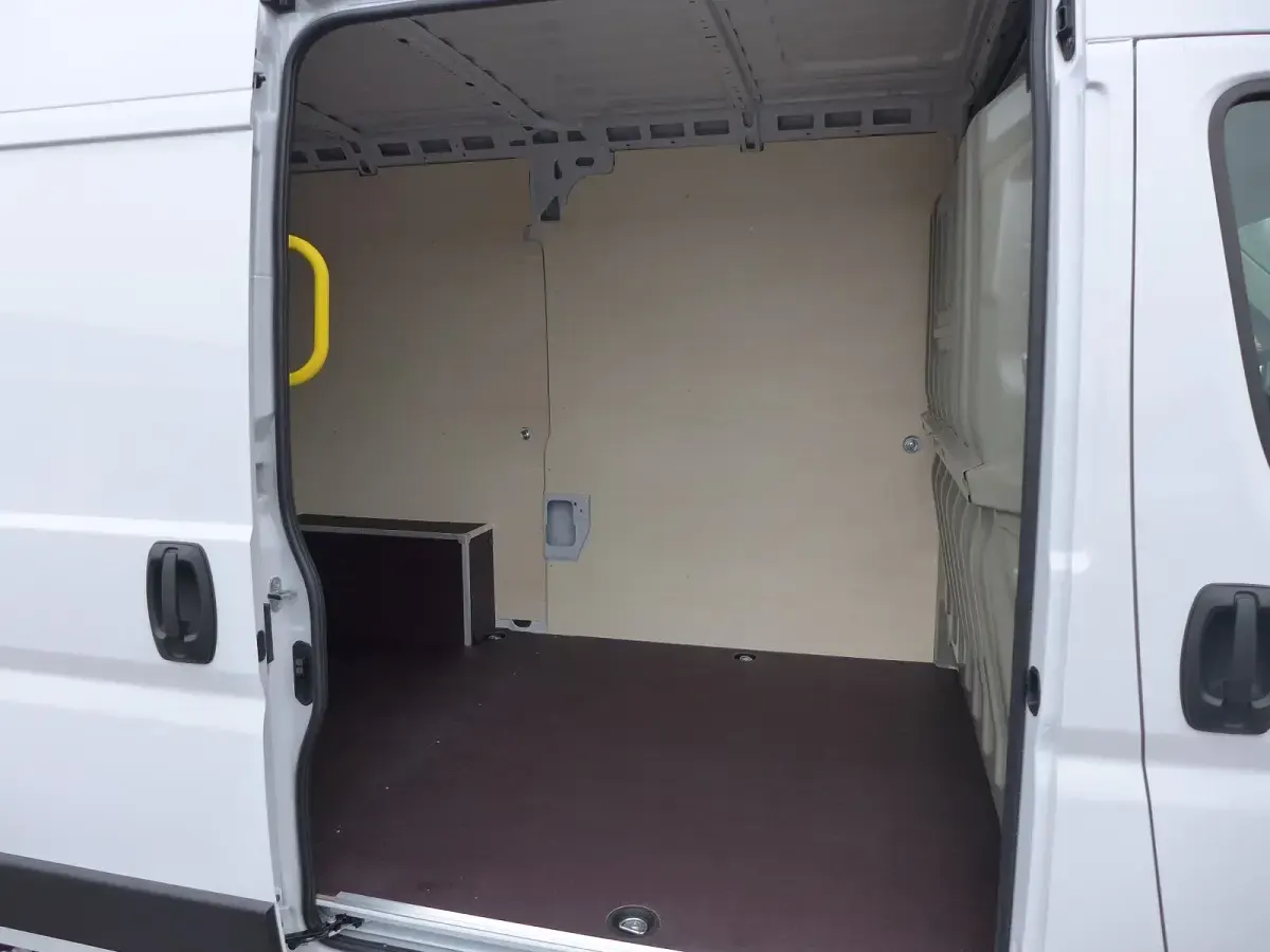 Gebraucht Opel Movano 140 PS (102 kW) 2025 Cassablanca weiß Van