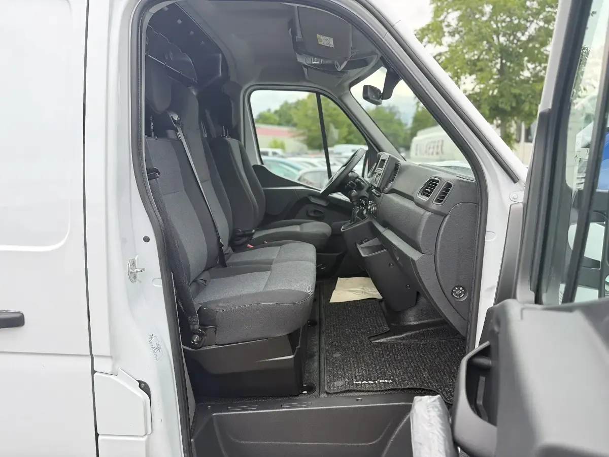 Gebraucht Renault Master 136 PS (100 kW) 2023 Mineralweiß Van / Kleinbus