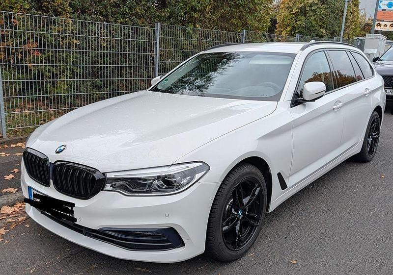 Weiß Gebraucht 2019 BMW 520 Sport Line Kombi | 22.999 € (Fairer Preis) - Bild 1/4