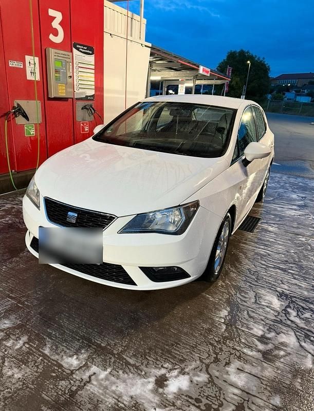 Weiß Gebraucht 2012 Seat Ibiza Kleinwagen | 5.300 € (Etwas zu teuer) - Bild 1/4