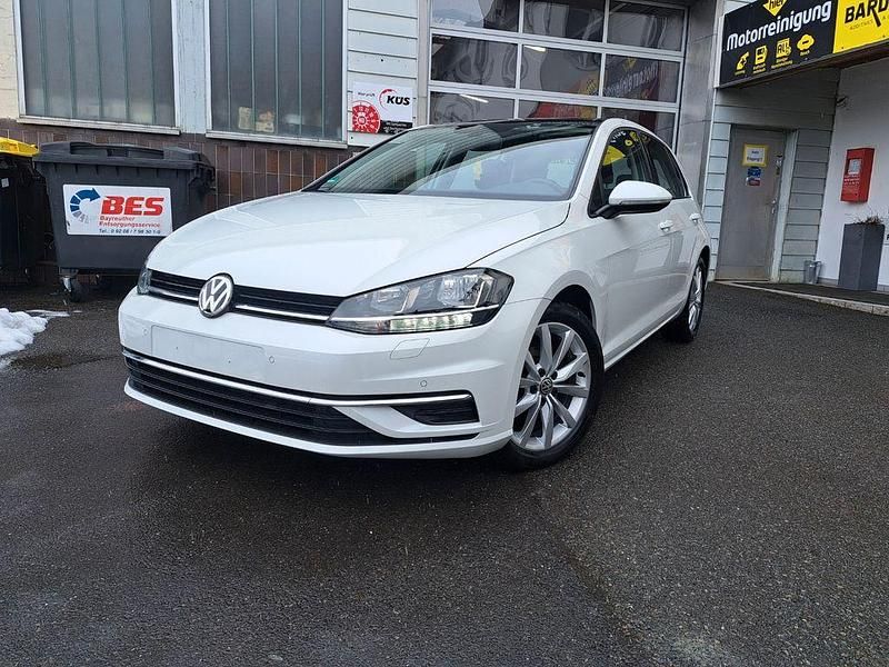 Gebraucht VW Golf VII Comfortline 116 PS (85 kW) 2019 Weiß Limousine