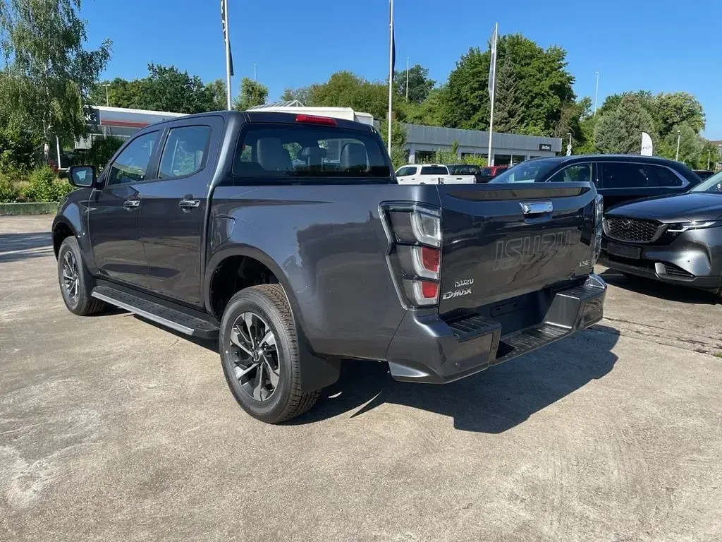Neu Isuzu D-Max 163 PS (119 kW) 2026 Grau Pickup