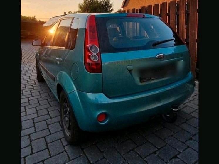 Gebraucht Ford Fiesta 90 PS (66 kW) 2006 Grün Kleinwagen