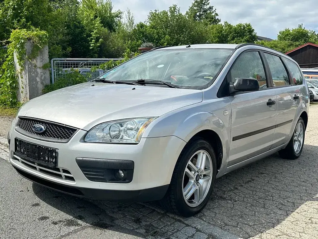 Gebraucht Ford Focus Ghia 136 PS (100 kW) 2006 Silber Limousine
