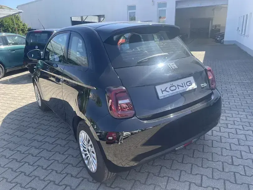 Gebraucht Fiat 500e Icon 86 kW (118 PS) 2023 Schwarz Kleinwagen