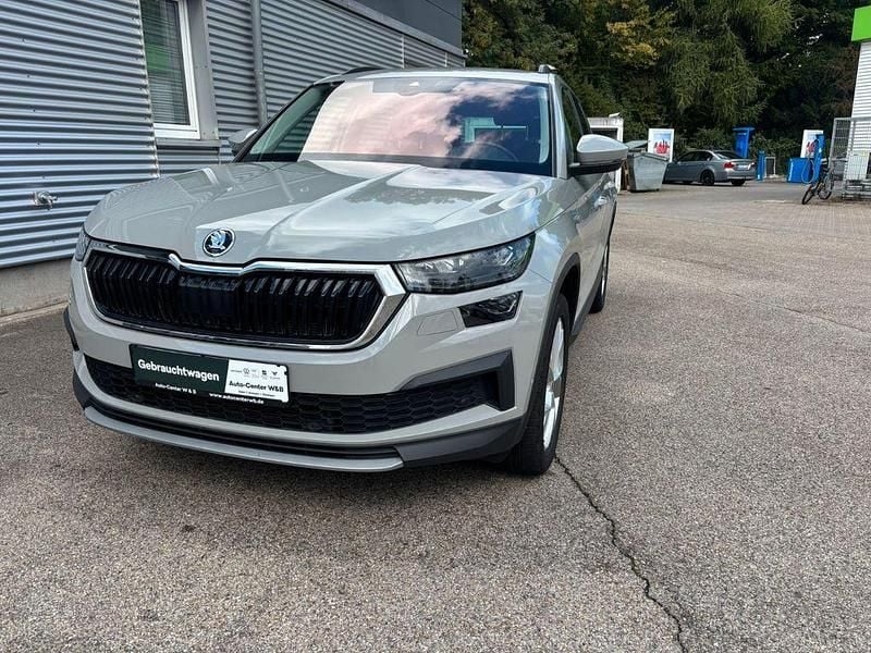 Stahlgrau Gebraucht 2022 Skoda Kodiaq Tour SUV | 29.990 € (Superpreis) - Bild 1/4