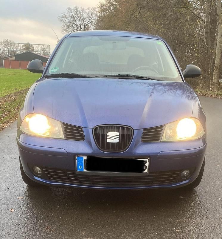 Blau Gebraucht 2002 Seat Ibiza Kleinwagen | 950 € (Fairer Preis) - Bild 1/4