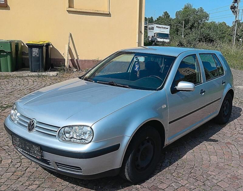 Silber Gebraucht 2002 VW Golf IV Kleinwagen | 700 € (Superpreis) - Bild 1/4