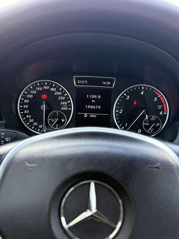 Gebraucht Mercedes A200 Style 136 PS (100 kW) 2013 Schwarz Limousine