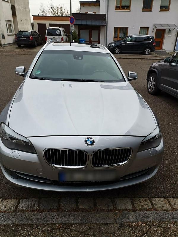 Silber Gebraucht 2011 BMW 523 Performance Kombi | 12.000 € (Fairer Preis) - Bild 1/4