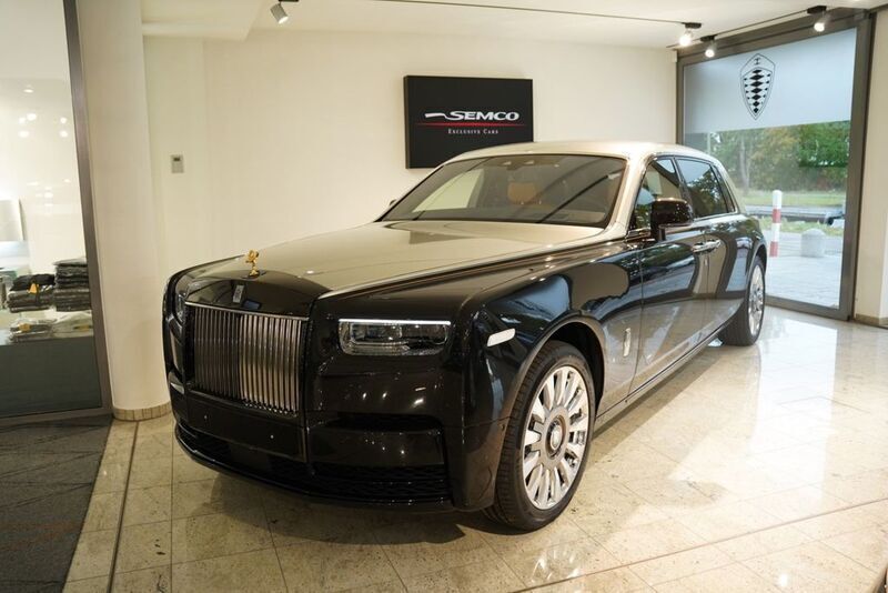 Schwarz Neu 2024 Rolls Royce Phantom Limousine | 684.250 € - Bild 1/4