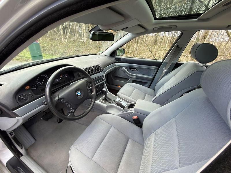 Gebraucht BMW 520 170 PS (125 kW) 2003 Silber Limousine