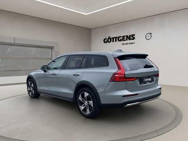 Gebraucht Volvo V60 CC 145 PS (106 kW) 2024 Kombi