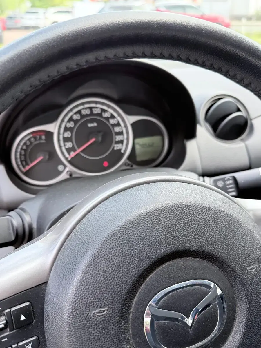 Gebraucht Mazda 2 84 PS (61 kW) 2011 Rot Kleinwagen
