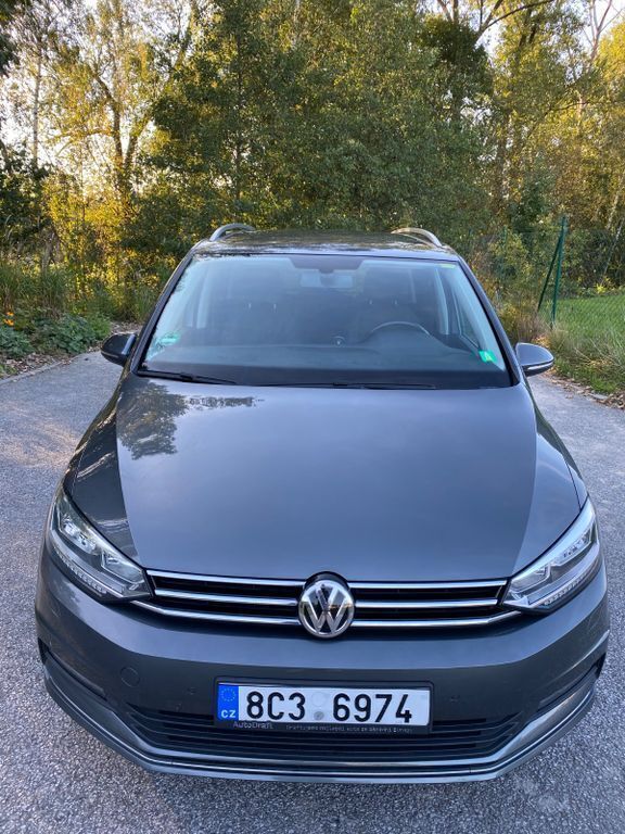 Grau Gebraucht 2016 VW Touran Highline Van / Kleinbus | 12.500 € - Bild 1/4