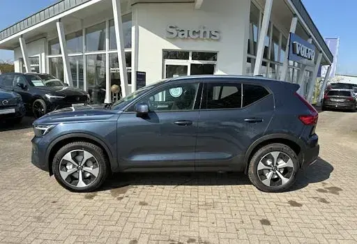 Neu Volvo XC40 Core 163 PS (119 kW) 2026 Blau SUV