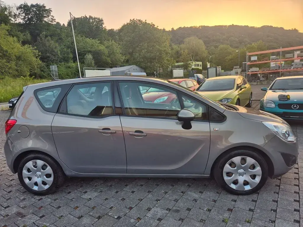 Gebraucht Opel Meriva Edition 120 PS (88 kW) 2012 Braun Van / Kleinbus