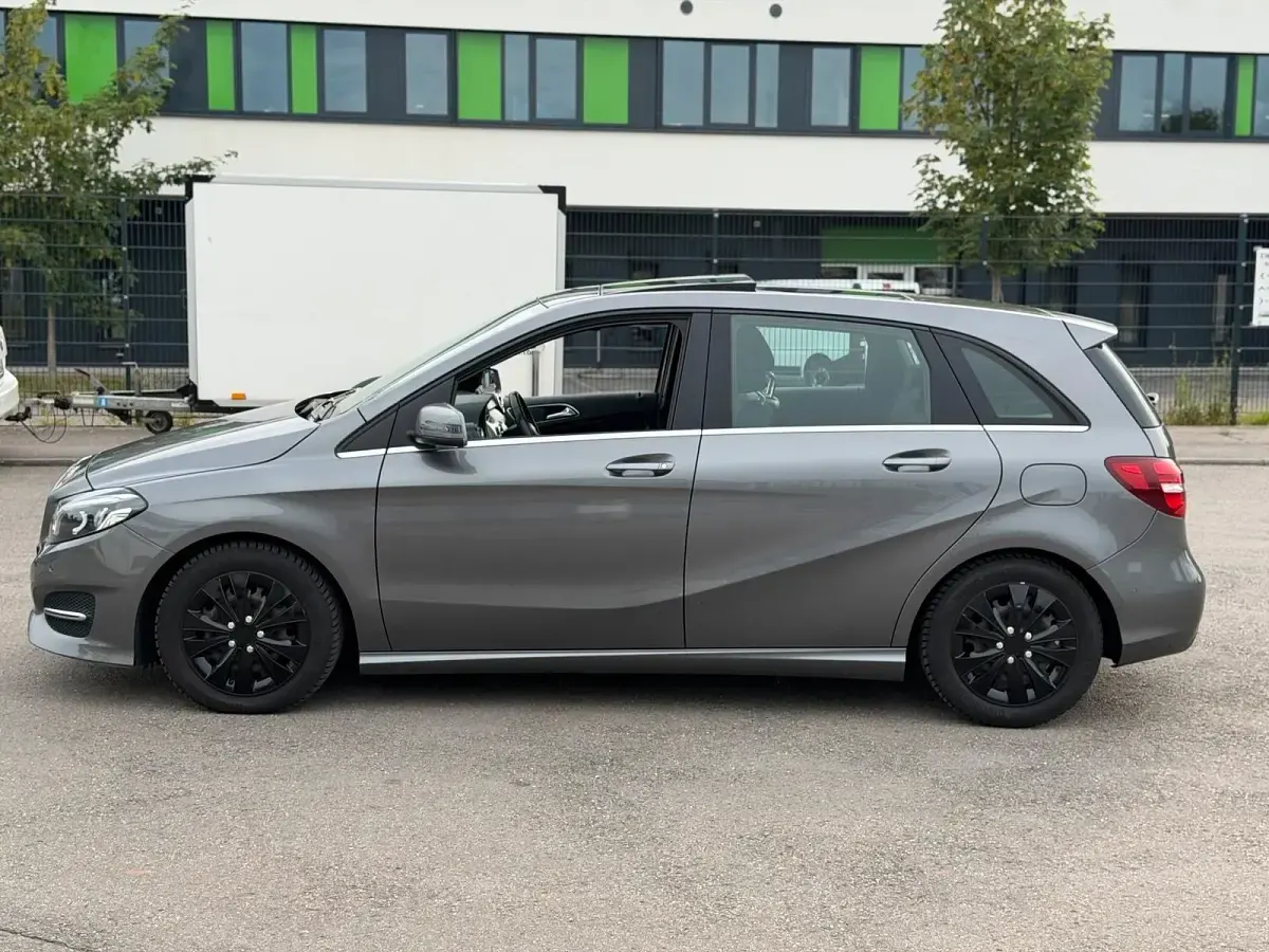 Gebraucht Mercedes B200 136 PS (100 kW) 2016 Grau Kleinwagen