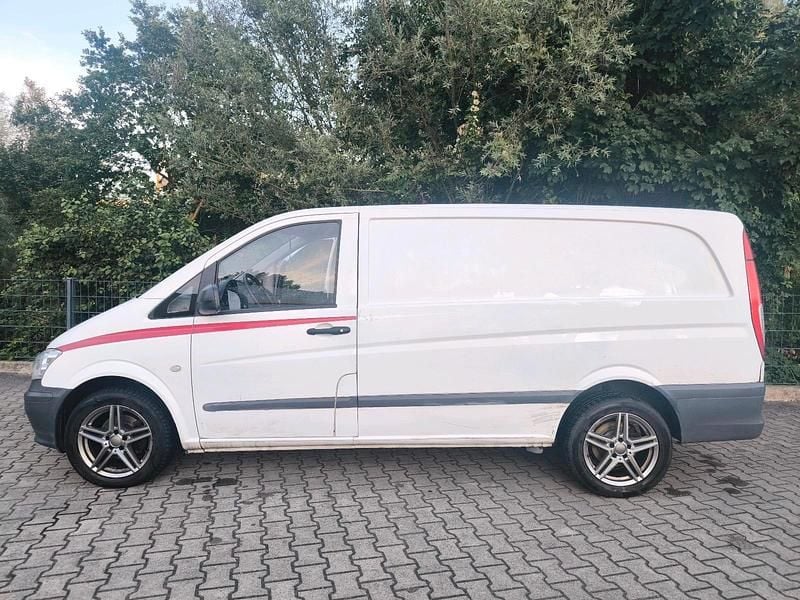 Weiß Gebraucht 2013 Mercedes Vito Van | 8.000 € (Guter Preis) - Bild 1/4