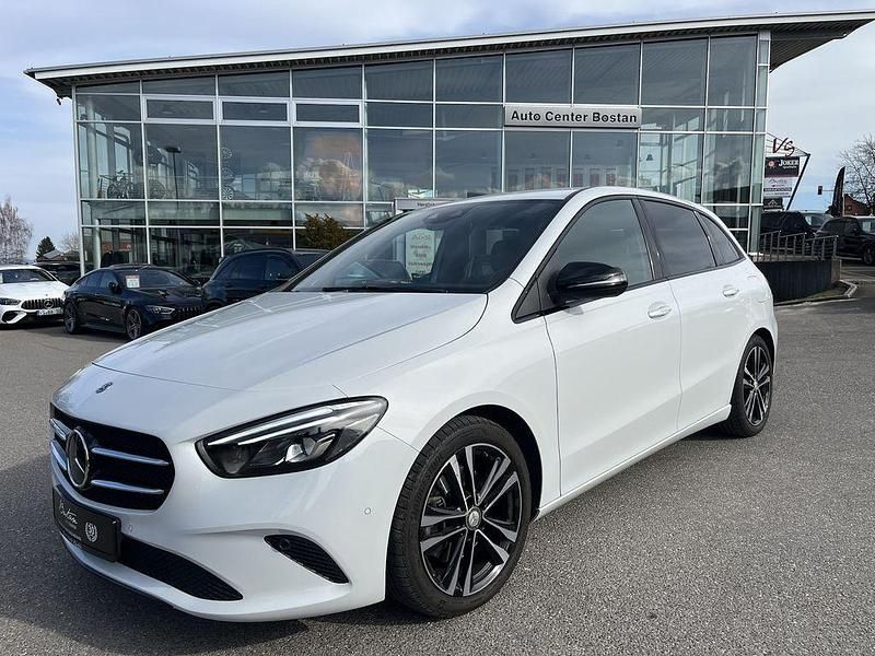 Gebraucht Mercedes B220 190 PS (139 kW) 2019 Weiß Van / Kleinbus