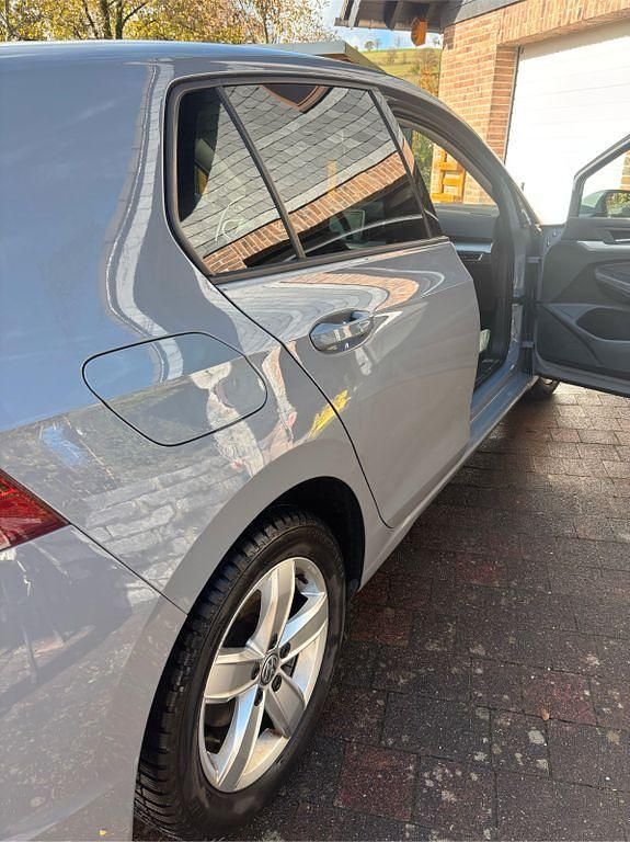 Gebraucht VW Golf VIII 150 PS (110 kW) 2022 Grau Limousine