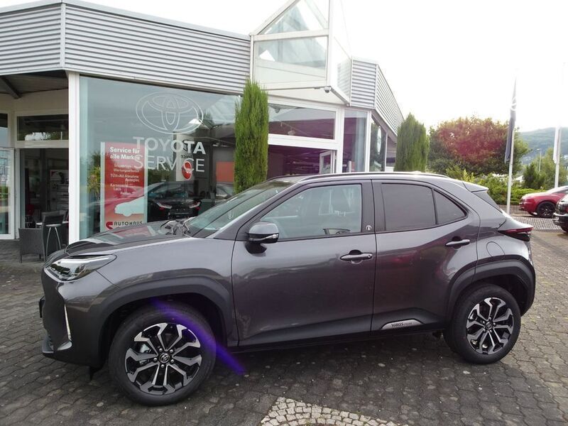 Marlingrau metallic Neu 2024 Toyota Yaris Cross Team SUV | 28.400 € (Fairer Preis) - Bild 1/4