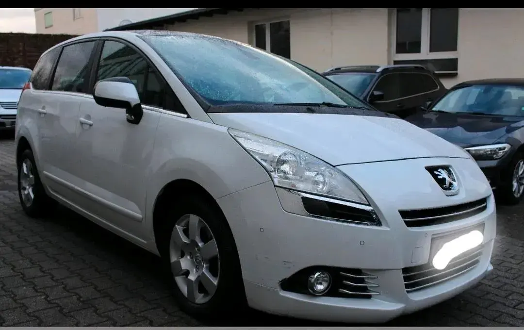 Gebraucht Peugeot 5008 156 PS (114 kW) 2010 Weiß Van / Kleinbus
