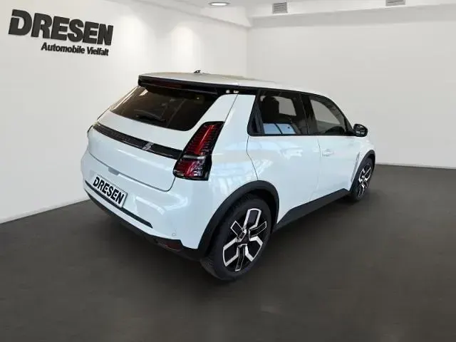 Nowe Renault 5 E-Tech Urban 89 kW (122 KM) 2026 Biały Sedan/Limuzyna