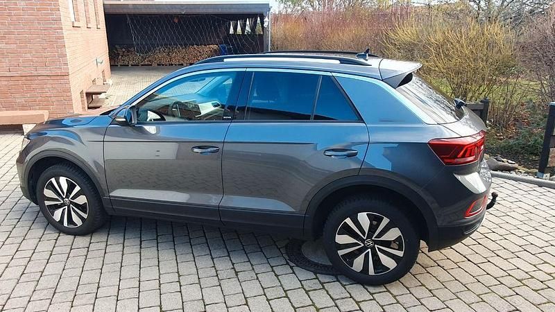 Gebraucht VW T-Roc Move 150 PS (110 kW) 2024 Grau SUV