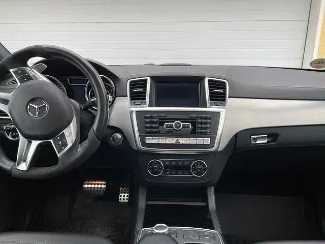 Gebraucht Mercedes ML63 AMG AMG 525 PS (386 kW) 2012 Silber SUV