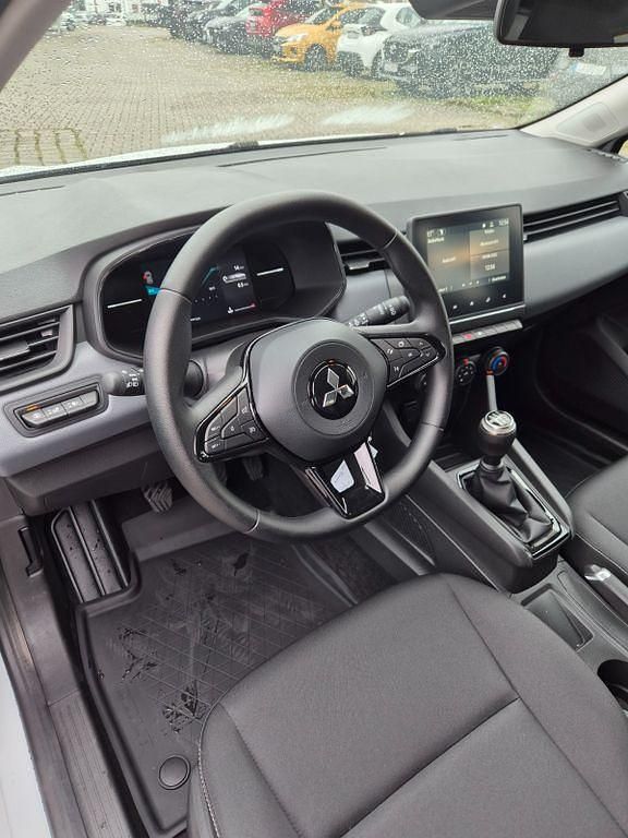 Gebraucht Mitsubishi Colt Basis 67 PS (49 kW) 2025 Weiß Limousine