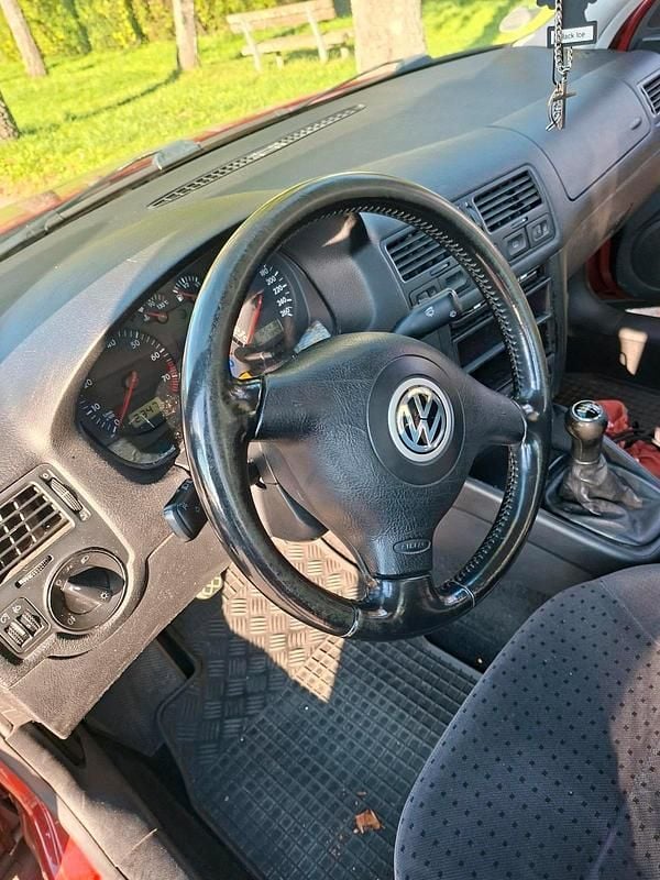 Rot Gebraucht 2000 VW Bora Limousine | 600 € (Superpreis) - Bild 1/4