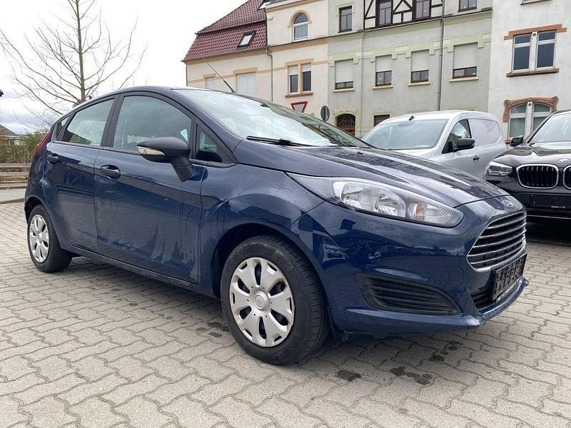 Gebraucht Ford Fiesta Ambiente 60 PS (44 kW) 2015 Blau Limousine