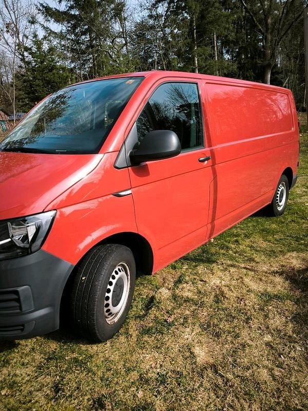 Gebraucht VW Transporter 102 PS (75 kW) 2018 Rot Van
