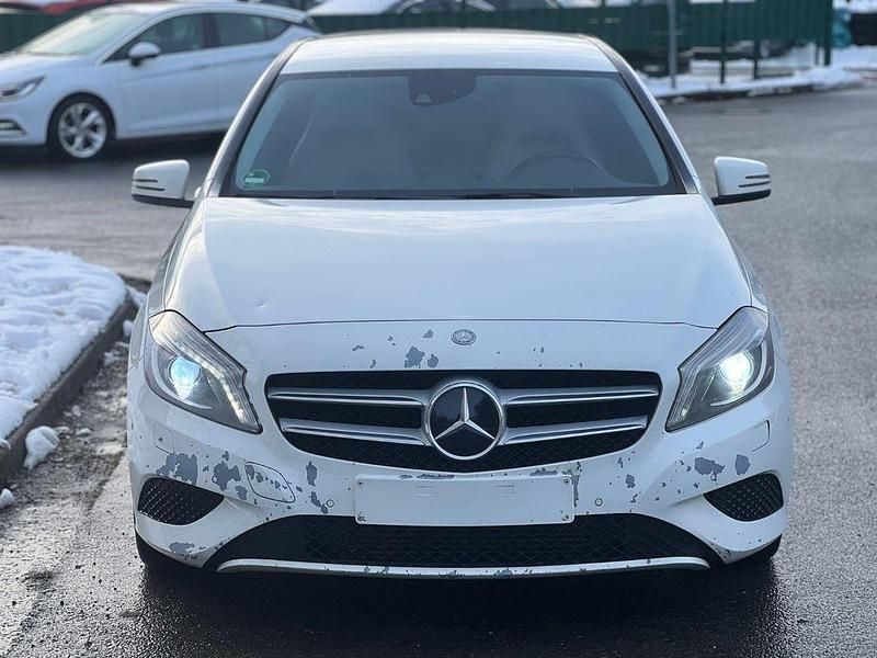 Weiß Gebraucht 2013 Mercedes A180 Limousine | 6.999 € (Fairer Preis) - Bild 1/4